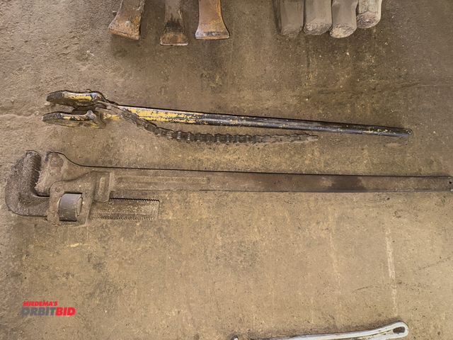 Lot 1-18143 - (1) approx. 32" pipe wrench, and (1) heavy duty chain style pipe wrench.