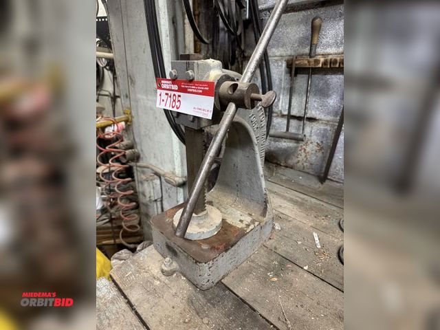 Lot 1-7185 - Defiance Burton No. 37 Press