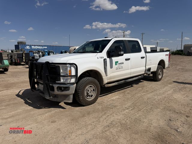 Lot 1-18153 - 2023 Ford F350 SD XL Regular Cab Pickup Truck