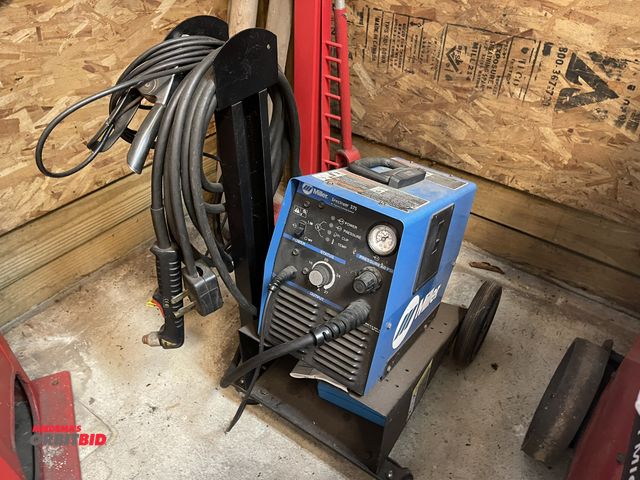 Lot 1-11853 - (1) Miller Spectrum 375 DC plasma cutter with cart, includes accessories, S/N LH280405P.