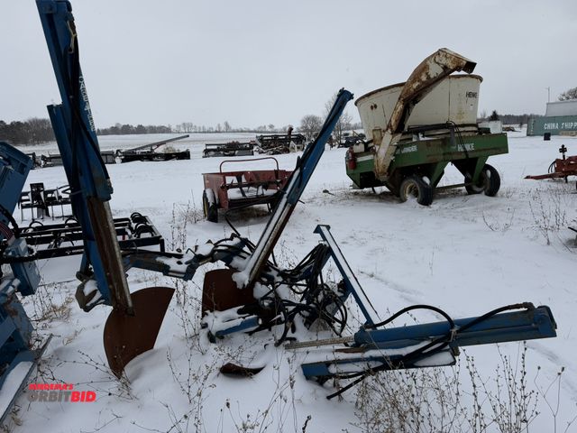 Lot 1-10441 - (1) CareTree Systems 3-shovel tree spade, model 500, S/N 4201, skid steer attachment mount, shovels ...