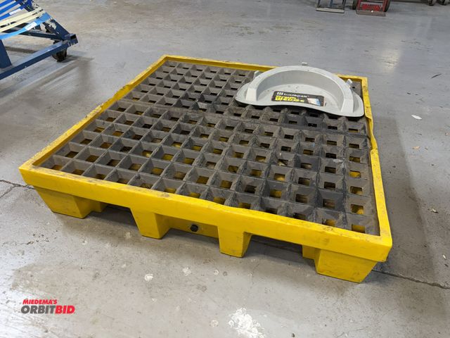Lot 1-18912 - Lot of (1) spill containment skid, 52" x 51" with Insta Pack drum wedge.
