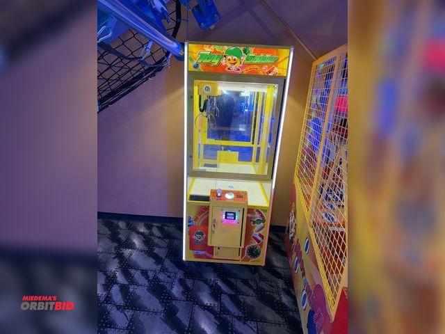 Lot 1-11257 - (1) 2017 Paokai Electronic Enterprises, model 88L, Toy Soldier claw style arcade game, electronic pa...