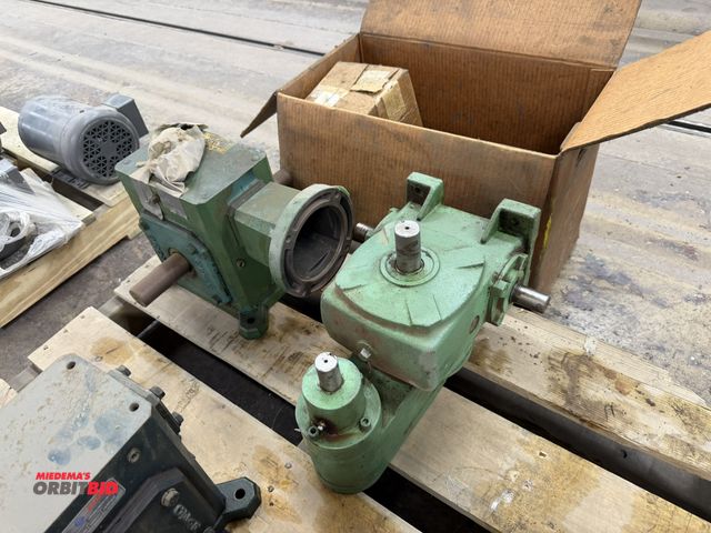 Lot 1-16797 - (1) Grove Gear worm gear/speed reducer, size unknown (tag not visible), (1) Hartmann electric pump, ...