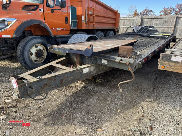 Lot 1-15915 - 2004 Millennium M6D24PD (1) 24' tandem axle equipment trailer, 16,000 lb. GVWR, 16 x 6 rims, 19' bed...
