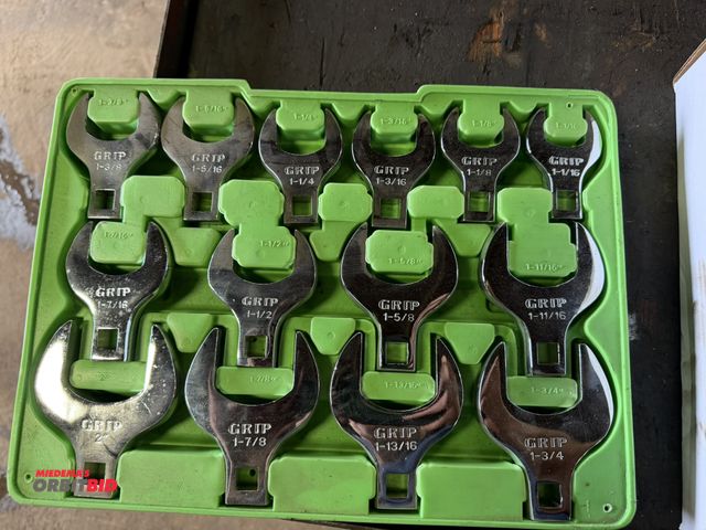 Lot 1-18498 - Lot of Grip, size 1 3/8" up to 1 3/4" crow foot wrenches with case.
