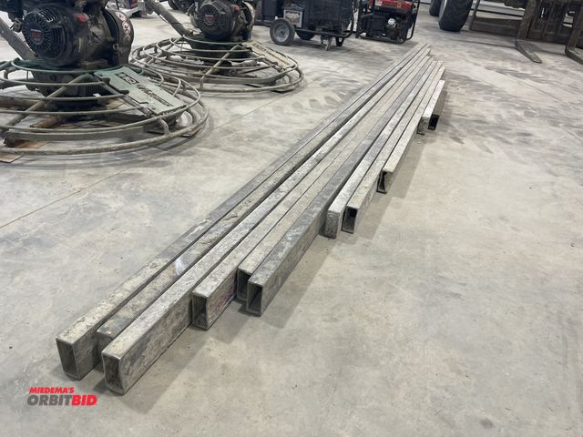 Lot 1-18842 - Large lot of aluminum screeds, includes (3) 16', (1) 14', (2) 12', (2) 10', 8', 4', and 3'.
