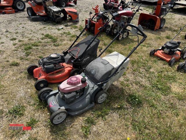 Lot 1-6538 - Lot of 2 lawn mowers, (1) Ariens Razor 21", 175cc engine, and (1) Honda HRX217, mower, each include ...
