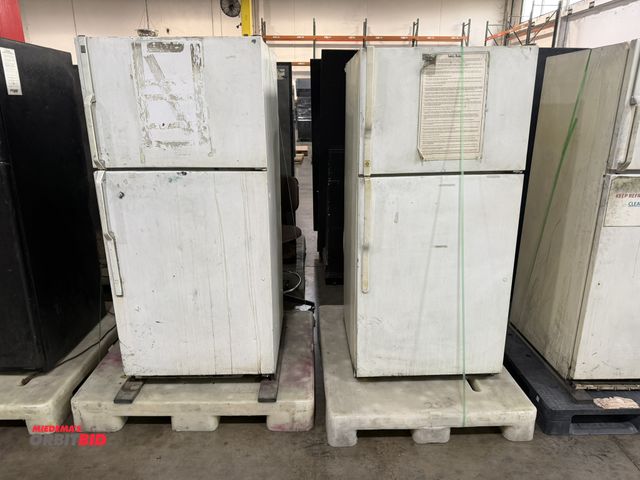Lot 1-5528 - Lot of (2) General Electric, 29" width x 65" height x 29" depth refrigerators/freezers, model and wo...