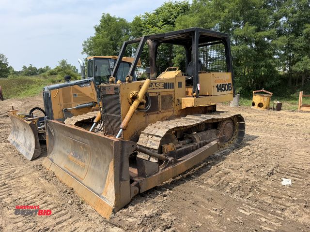 Lot 1-18379 - (1) 1982 Case 1450B crawler dozer, open station, ROPS canopy, 8309 hours showing, food pedal and joy...