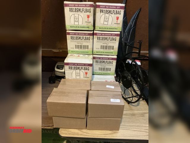 Lot 1-12548 - New  (27) Holiday Seasonal Gift Bags &amp; (8) 12 pack bar soap