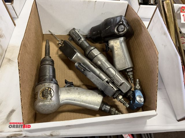 Lot 1-18467 - Lot including (1) make and model unknown 3/8" drive air impact tool, (1) make and model unknown 3/8"...