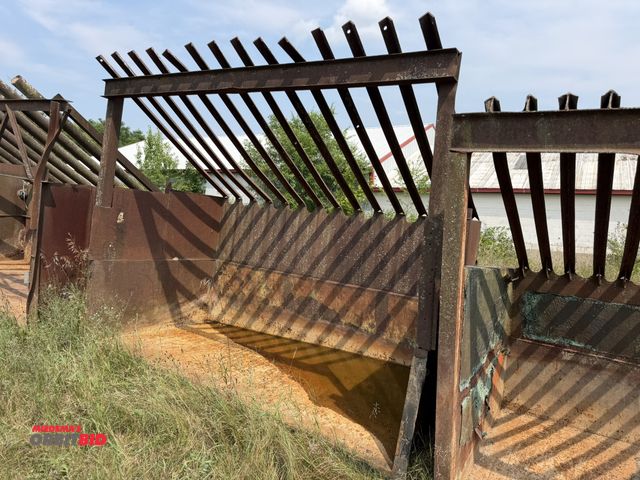Lot 1-18386 - (1) steel grizzly box, approx. 132.5" length x 64" depth x 106" to top, 5.5" spacing in between bars...