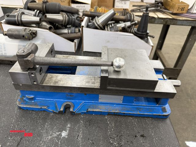 Lot 1-1727 - (1) Kurt 6" machinists vise.