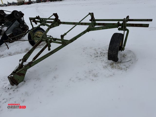 Lot 1-11465 - (1) John Deere pull-type tool bar, approx. 12' wide, pin hitch, winning bidder responsible for prope...