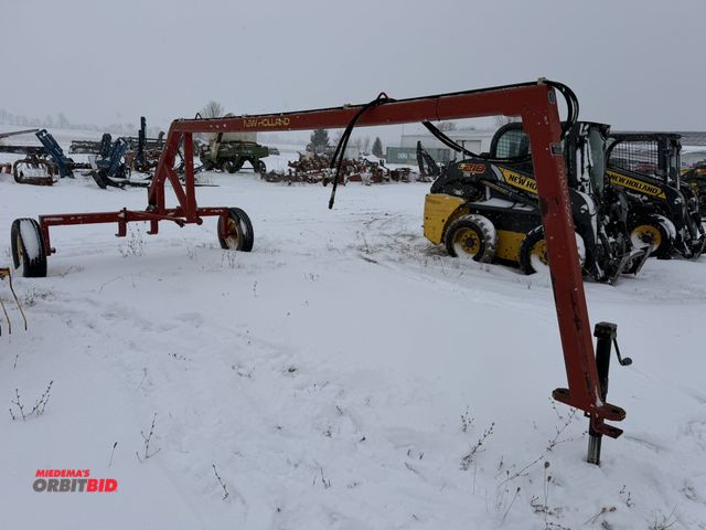 Lot 1-10400 - (1) New Holland hydraulic steerable tandem rake hitch, model 252, S/N 277029, 215/70R15 tires.