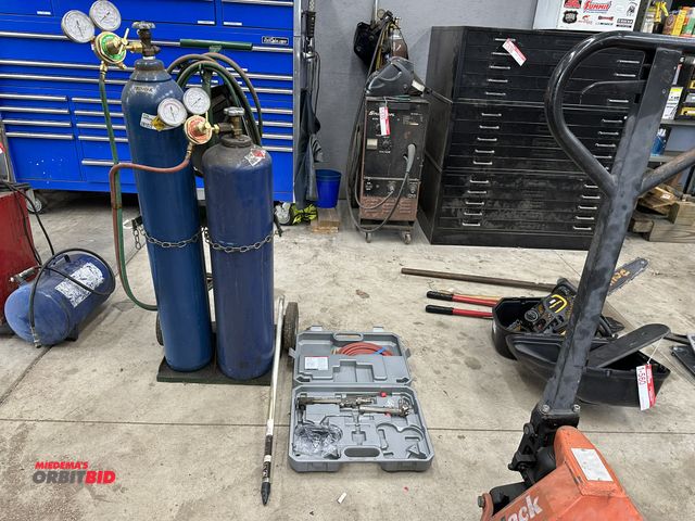 Lot 1-561 - (1) acetylene torch set with cart, includes cylinders, hose, regulator, guns, and (1) partial gun an...