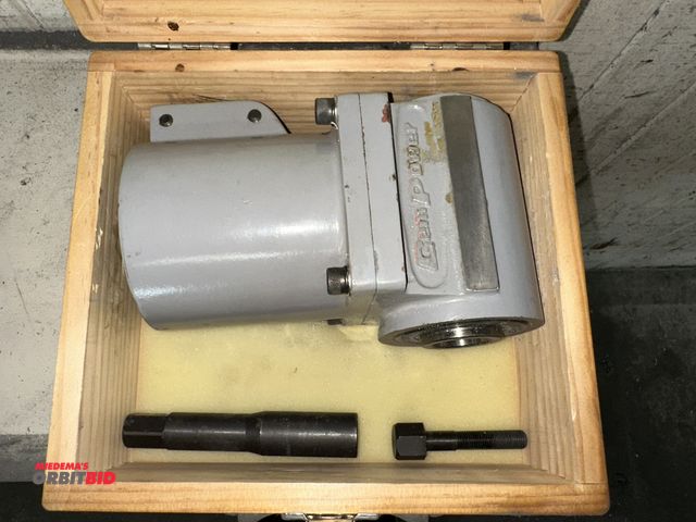 Lot 1-17699 - (1) Gem Power right angle head for milling machine (approx. 15/16" diameter head with keyway), and w...