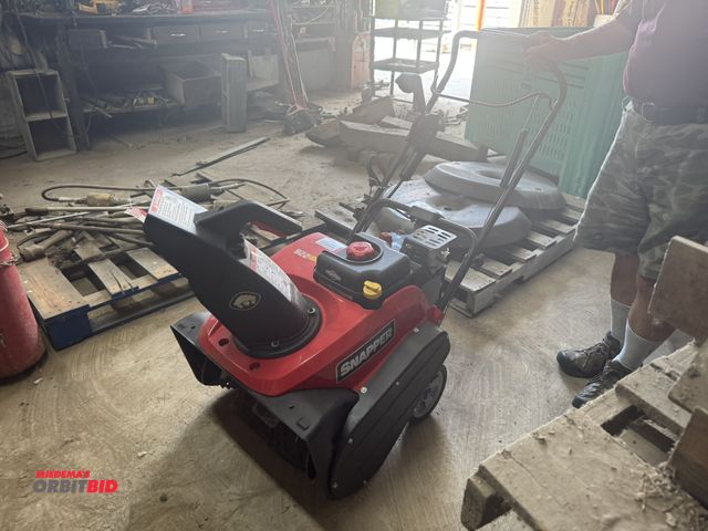 Lot 1-7029 - (1) Snapper 922 EXD snowblower, 22" wide, Briggs &amp; Stratton 205 CC gas motor