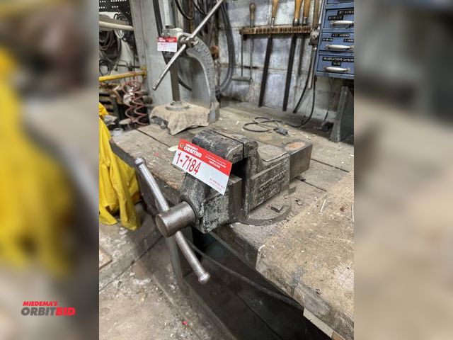 Lot 1-7184 - 5" Columbian Bench Vise