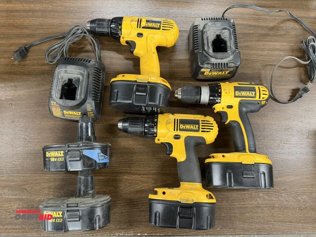 Lot 1-1028 - Lot of Dewalt cordless rechargable 18V tools, includes (1) DC970 1/2" VSR cordless drill driver with...