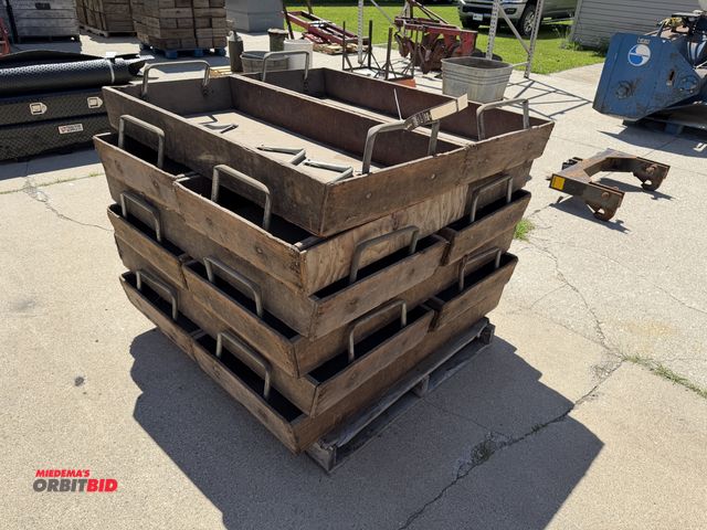 Lot 1-102549 - (1) skid of wooden trays