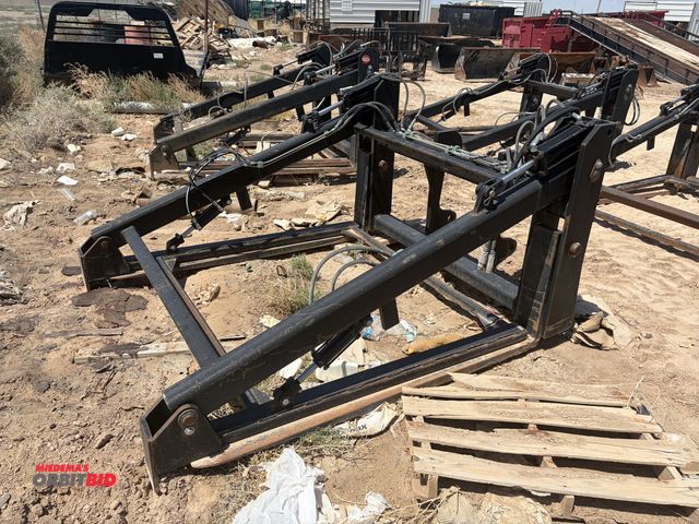 Lot 1-18305 - (1) Arrow universal forklift / telehandler fork attachment, model 61722-6-72-144PG, 72" long forks, ...