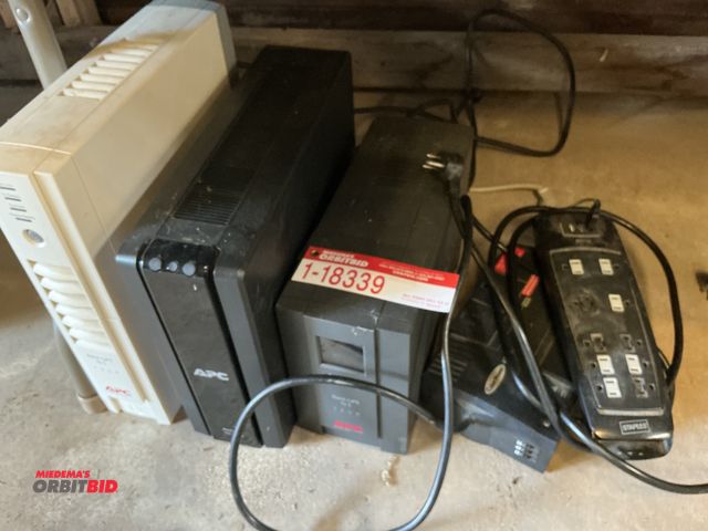 Lot 1-18339 - (3) APC battery back ups &amp; (2) surge protectors