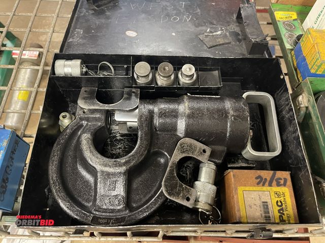 Lot 1-6252 - (1) Enerpac, model SP35, hydraulic hole puncher with assorted dies and case.