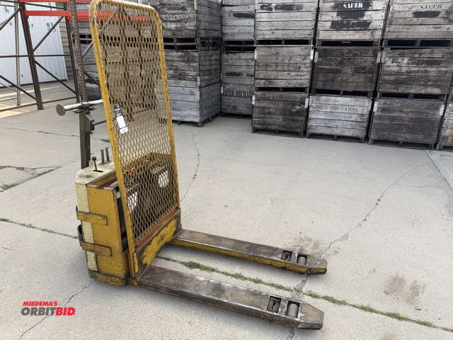 Lot 1-102621 - (1) Yale electric pallet jack, built in charger