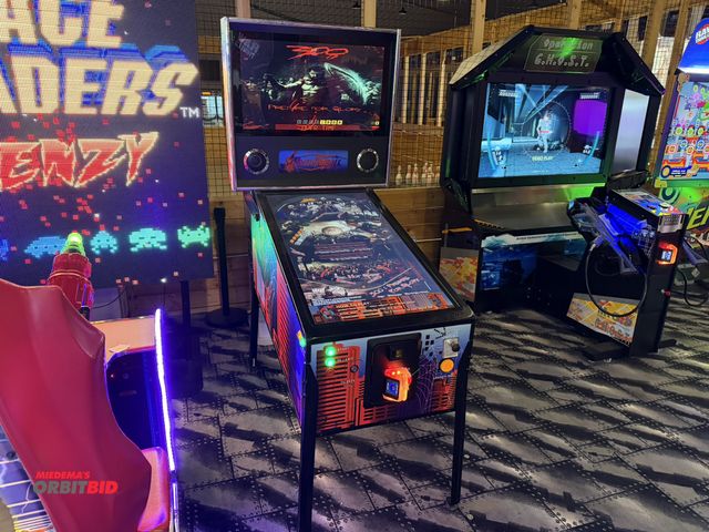 Lot 1-11202 - (1) Spiderman pinball machine, 115V, 42" LED game screen, 32" scoreboard screen, includes barrel key...