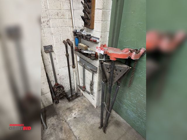 Lot 1-7177 - Rigid Hand Threader And Dies With Tripod Stand, To Include: Dies, Taps, Hand Threader, Tripod Vise S...