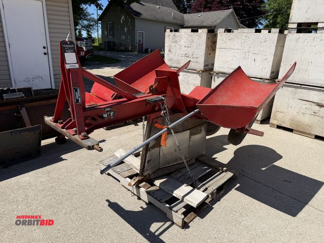 Lot 1-102563 - (1) Massey Ferguson tree planter, 3 PT