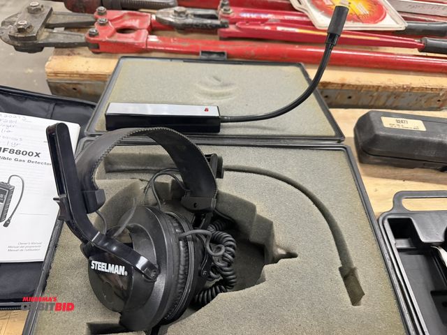 Lot 1-16949 - (1) Steelman engine ear muffs with mic.