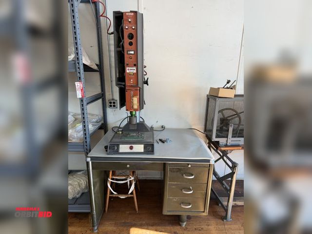 Lot 1-4751 - (1) Branson Sonic Power Company Ultrasonic welder, model 8400, S/N WT212928, 120V, door does not sta...