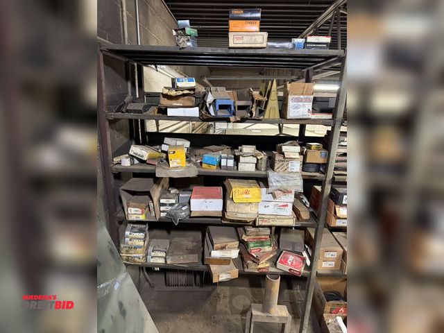 Lot 1-18604 - Contents of shelf, includes assorted excavator bucket teeth, (5) Hensley 27HX, (3) Dura DX290 excava...
