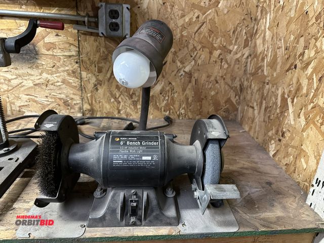 Lot 1-4100 - (1) Black &amp; Decker, Cat #9407, 120V, 3500 RPM, 6" bench grinder with 1/3 HP induction motor, fle...
