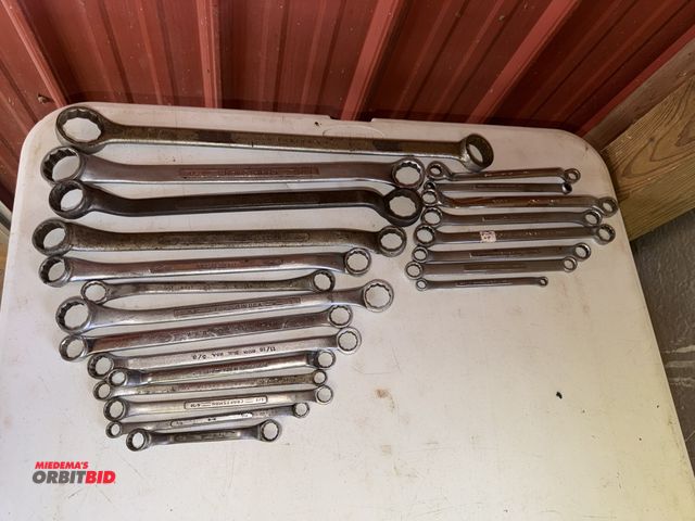 Lot 1-12145 - Large lot of double end box wrenches, up to 1 5/16".
