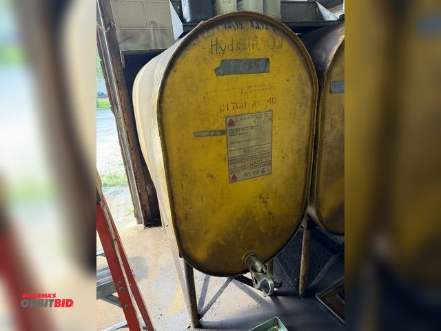 Lot 1-18593 - (1) approx. 250-gallon oil tank, holding AW hydraulic oil 46, approx. 1/8 to 1/4 full, winning bidde...
