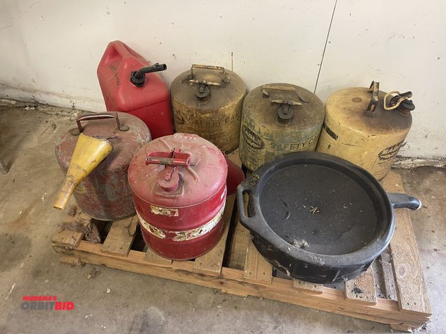 Lot 1-6103 - Lot of 6 assorted gas cans, includes (3) Eagle 5 gallon kerosene, (2) 5 gallon metal, and (1) 5 gall...