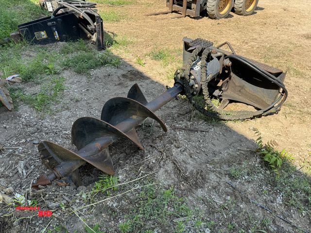 Lot 1-14327 - (1) Cat A19 quick attach hydraulic auger, skid steer mount, includes 18" auger, 2" hex, S/N AT95019.