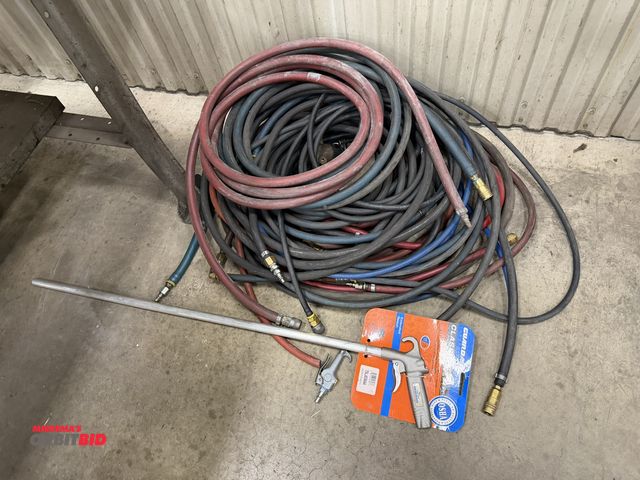Lot 1-15128 - Lot of assorted air hose, and rubber garden hose, (1) Guard Air Classic air gun, new in package.