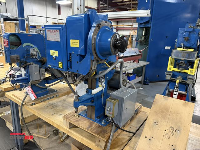 Lot 1-18893 - (1) Chicago Rivet machine, model 450, S/N 4092, jaws 127, 175 RPM max. 372 anvil, driver 2207, 115V ...