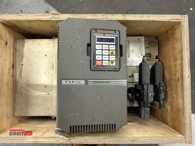 Lot 1-17779 - (1) Baldor Series 18H AC Flux Vector control, (3) Yaskawa, model SGDB-10ADG, Servopacks, and various...