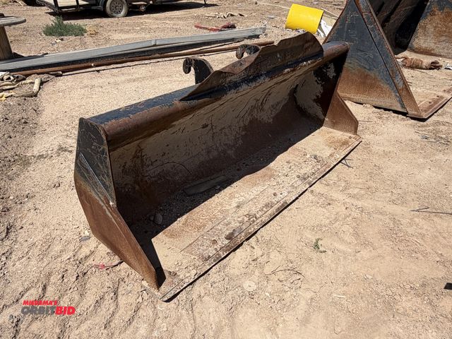 Lot 1-18313 - (1) CAT loader bucket, 92" wide, bolt on cutting edge, model 163-4261-03