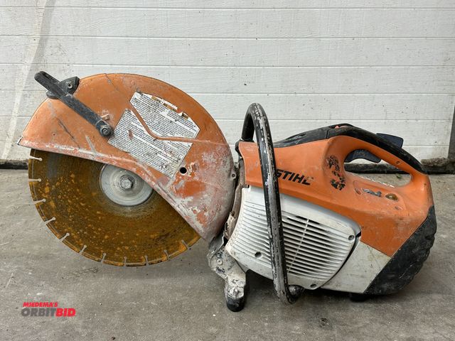 Lot 1-14100 - (1) Stihl, model TS420, gas powered 14" concrete saw, engine pulls through and has compression.