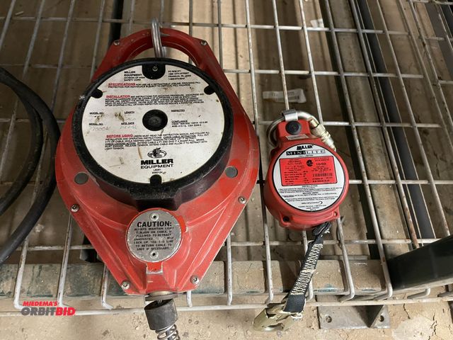 Lot 1-6271 - Lot of (2) Miller retractable safety lines, and (1) mini-light.