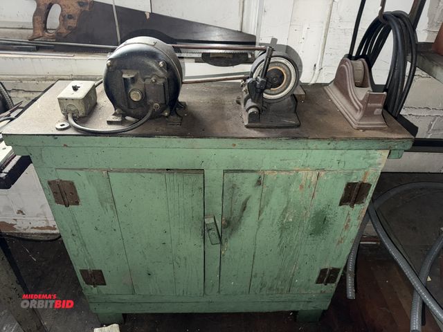 Lot 1-4701 - (1) Merrow table top grinder attachment with an electric motor, 1/6 HP, 120V.