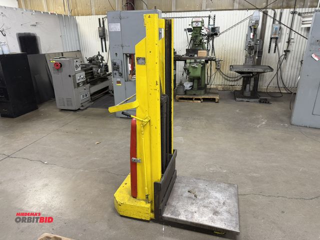 Lot 1-15296 - (1) Big Joe, model 2016-R5, die cart, 2000 lb. capacity, S/N 90390, internal charger, in working con...