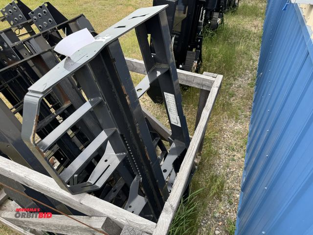 Lot 1-6556 - (1) new Bob Cat standard quick attach pallet fork frame, frame only, includes 42" forks.